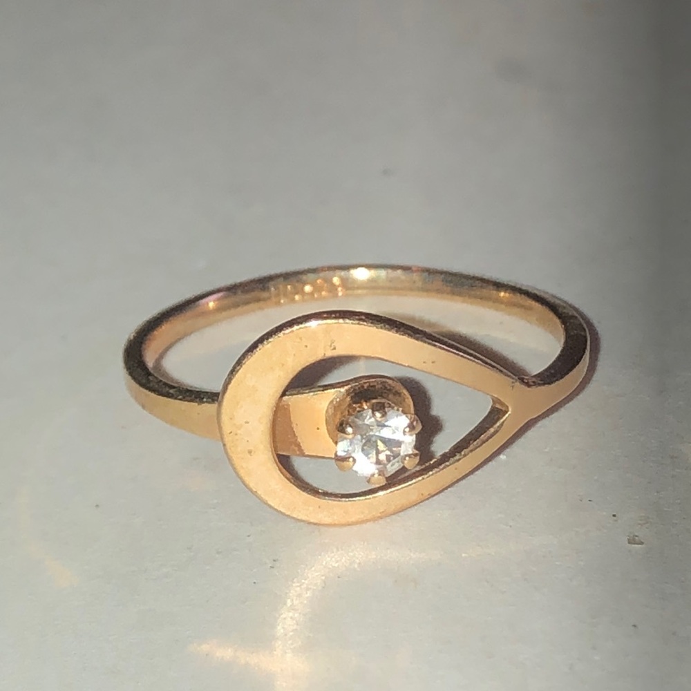 Avon Gold Tone Teardrop Ring with Clear Stone